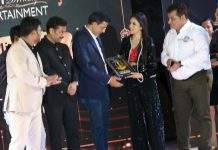 Bollywood Town magazine received the “Popular Magazine of the Industry”award at the Karrizmma Stars International Awards