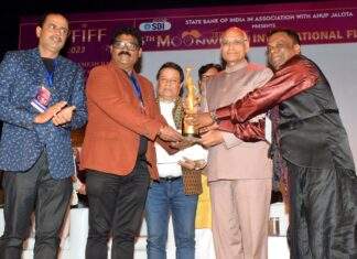 Maharashtra Governor, Ramesh Bais presented Best Director award to Sudheer Attavar for his film Mrityorma at 6th MWFIFF