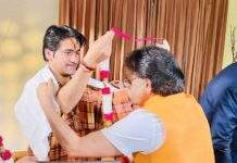 Filmmaker Mukesh Modi got blessing from saints for his film Political War