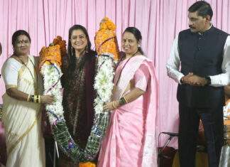 Actress Ekta Jain and Navi Mumbai Municipal Commissioner Kailash Shinde Attend Narali Poornima Celebration