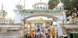 Lakhs of Devotees Seek Blessings on Guru Nanak Jayanti at Four Bungalows Gurudwara, Mumbai